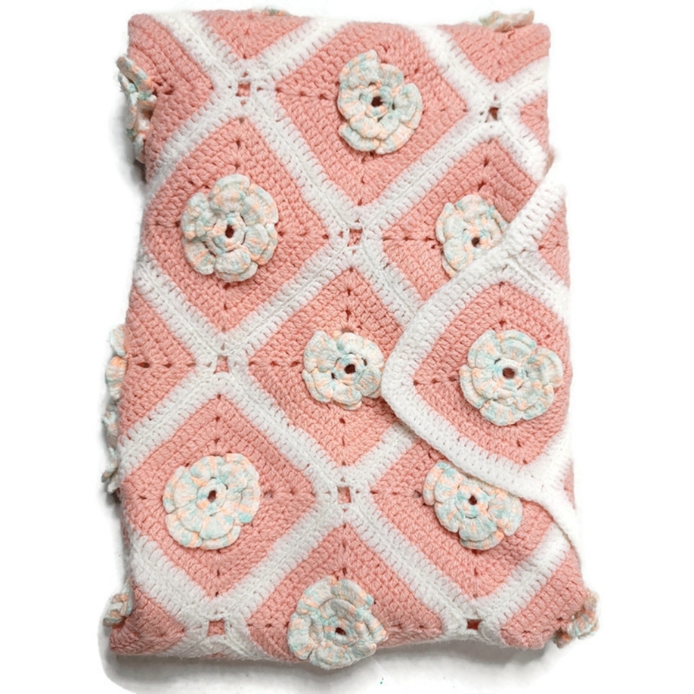hand made coral and white baby blanket size 29"x24.5". Granny square and roses.